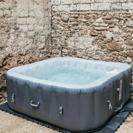 The Champenoise Jacuzzi - Vineyard Feriehus